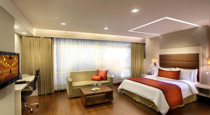 Mahagun Sarovar Portico Suites Hotel