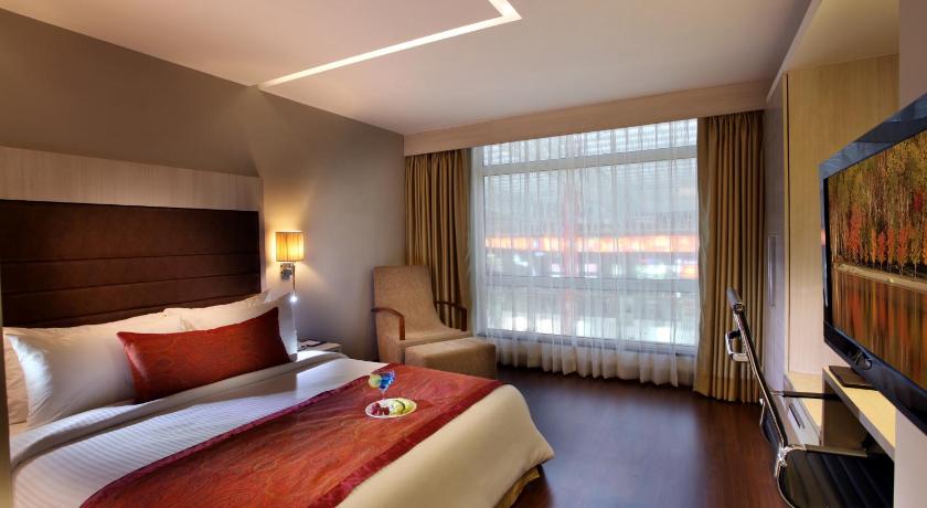 Mahagun Sarovar Portico Suites Hotel