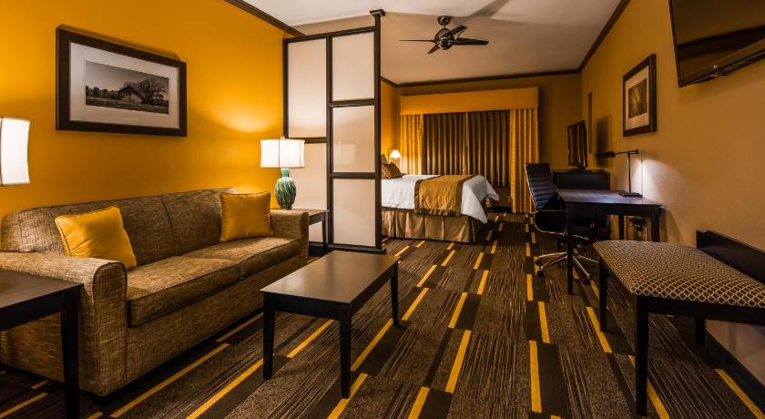 Best Western Plus Emerald Inn and Suites