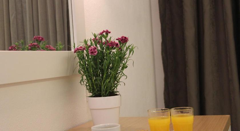 Zeus Hotel photo