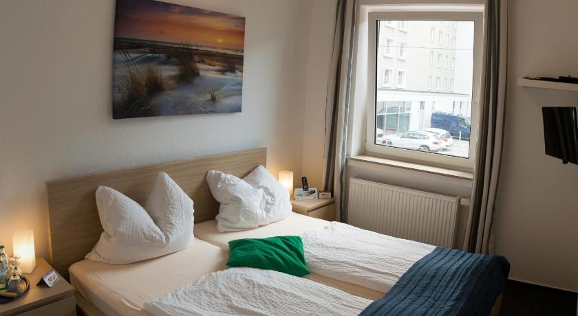 Hotel &amp; Apartment Am Theaterplatz — Hotel in Bremerhaven