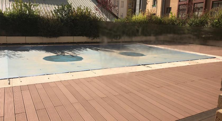 Pisos con Piscina Barrio Exclusivo-WizinkCenter photo
