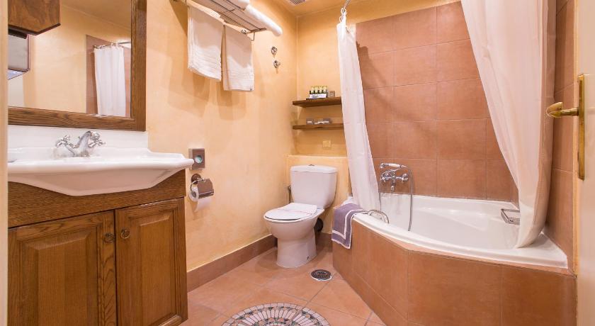 Image of Suite with Mountain View 2