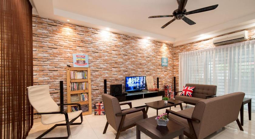 SKUDAI NEAR UTM JPO 4BR 3BA 5AC FREE WIFI TVBOX photo