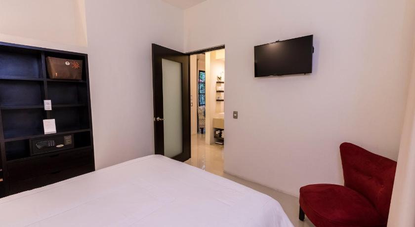 Image of Deluxe Family Suite 10
