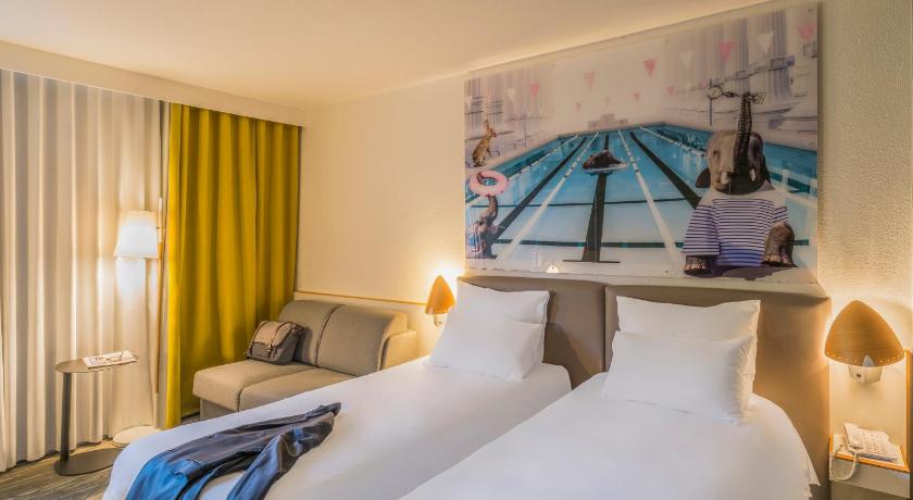 Image of Classic Room - 1 double bed and 1 two person so fa bed 6