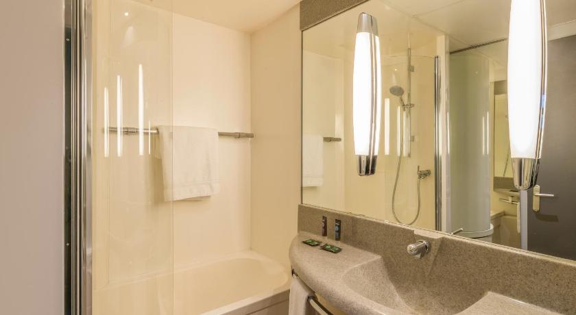 Image of Classic Room - 1 double bed and 1 two person so fa bed 10