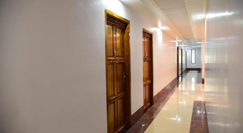 Hotel Chembiyan photo