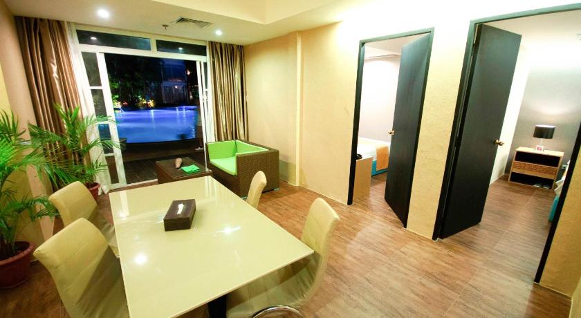Image of Family Suite - Pool View 6