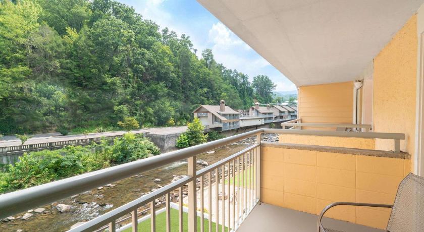 Gatlinburg River Inn photo