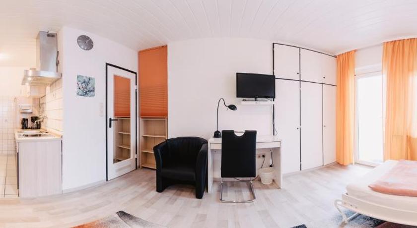 Image of Apartment with Terrace and Two Single Beds EG 03 6