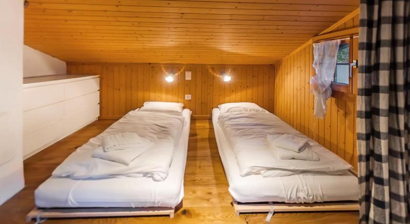 Charming Little Chalet for 6 People & Free Ski Lockers photo