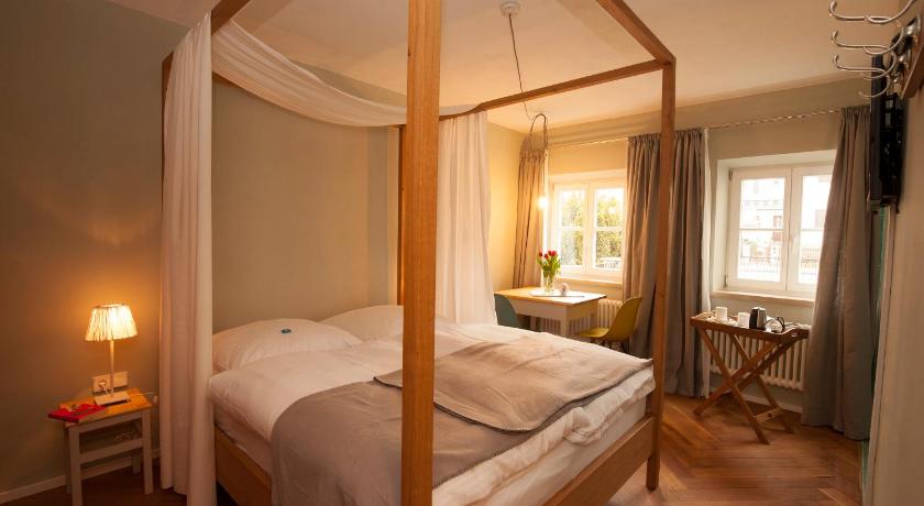 Bed and Breakfast unter den Linden photo