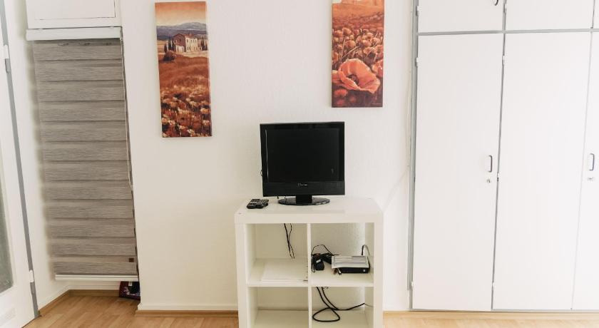 Image of Apartment with Terrace and Two Single Beds EG 05 7