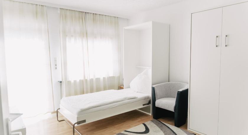 Image of Apartment with Terrace and Two Single Beds EG 05 4