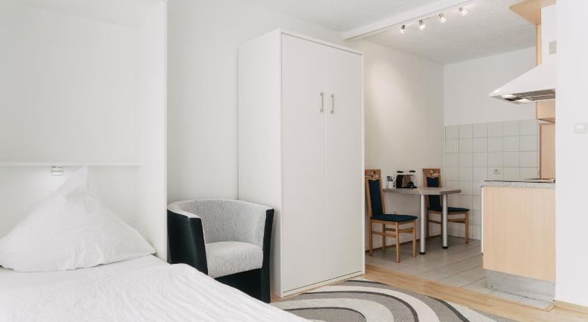 Image of Apartment with Terrace and Two Single Beds EG 05 3
