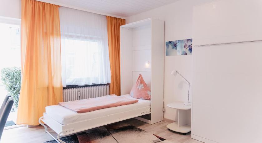 Image of Apartment with Terrace and Two Single Beds EG 03 3