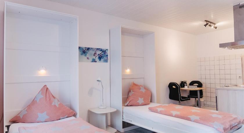 Image of Apartment with Terrace and Two Single Beds EG 03 7
