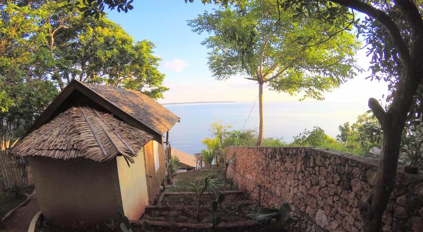Image of Small Bungalow with Ensuite and Partial Seaview 4