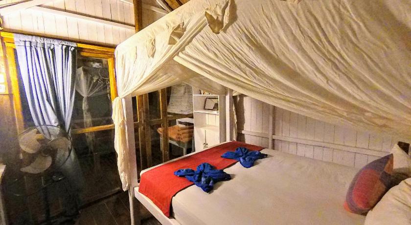 Image of Small Bungalow with Ensuite and Partial Seaview 7