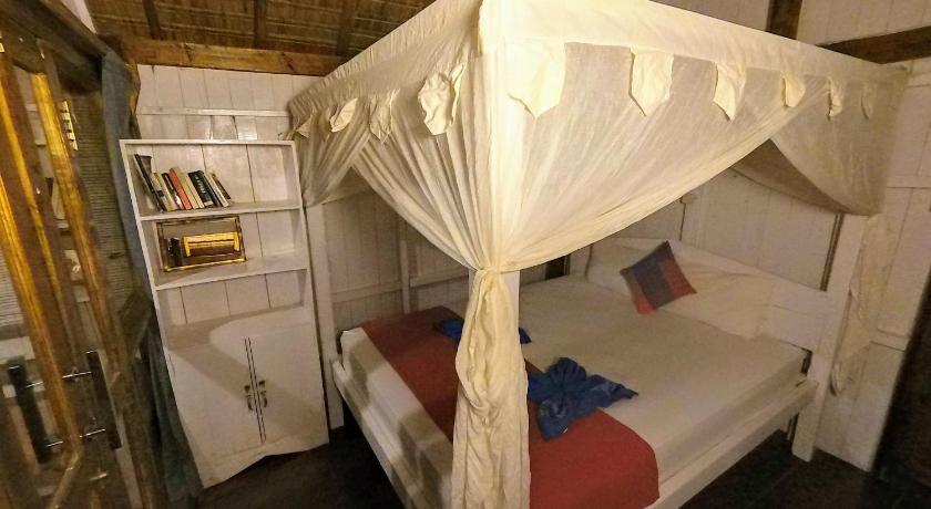 Image of Small Bungalow with Ensuite and Partial Seaview 5