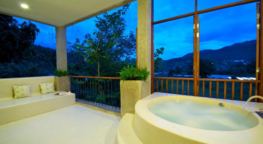 Image of Mountain View Suite with Jacuzzi 15