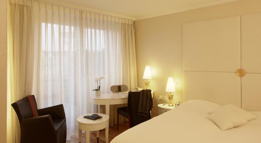Image of Double Room with River View 9