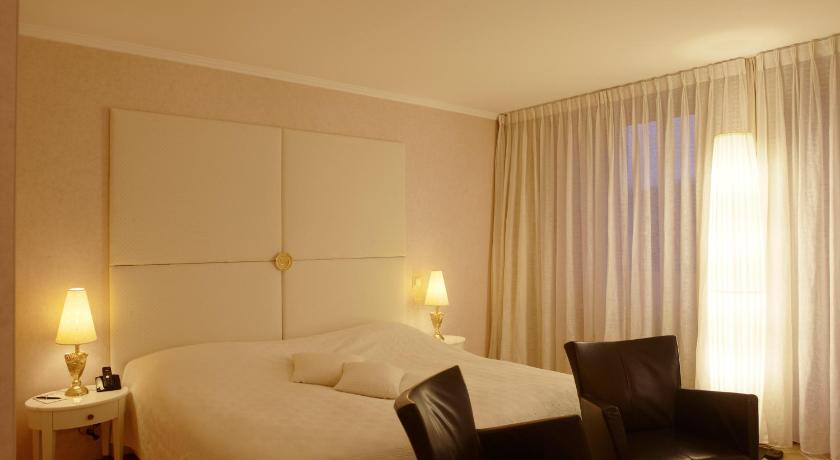 Image of Triple Room with River View 7