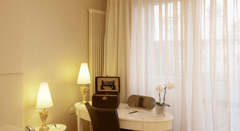 Image of Double Room with River View 12