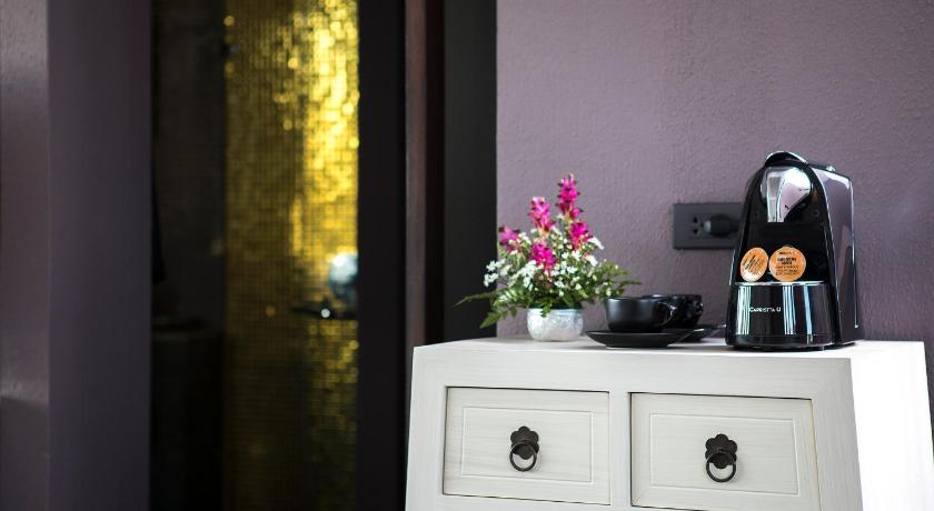 Image of Deluxe Room with Bathtub 16