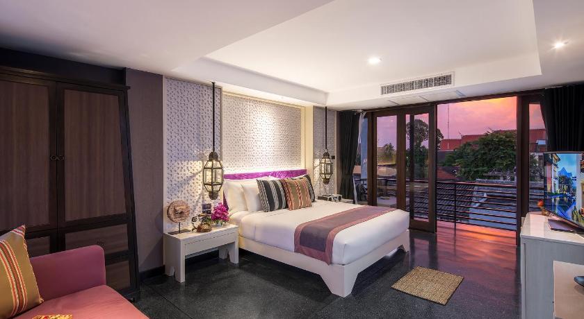 Image of Deluxe Room with Bathtub 1