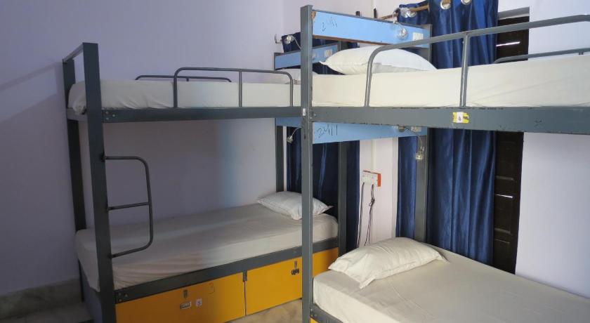 Image of Standard dormitory bunk female 0