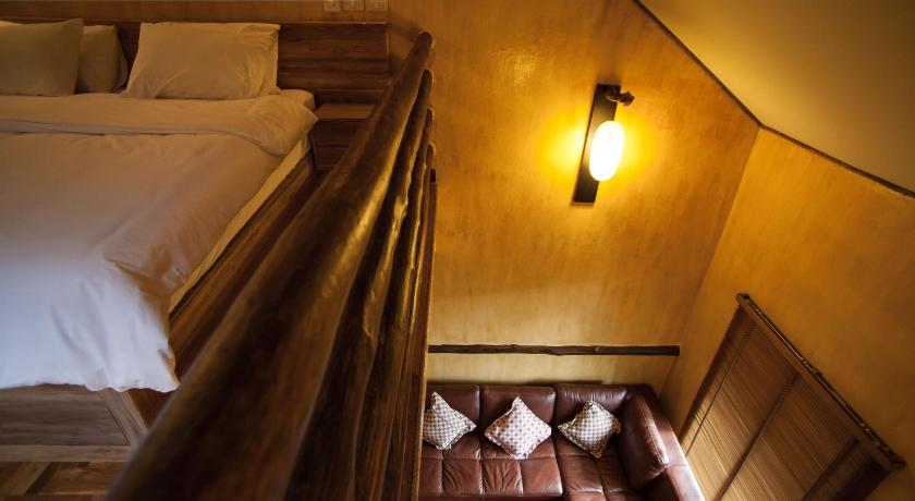 Image of Deluxe King Bed 10