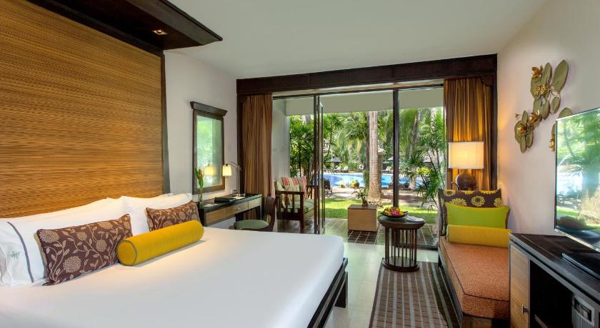 Image of Poolside Access King Room 3