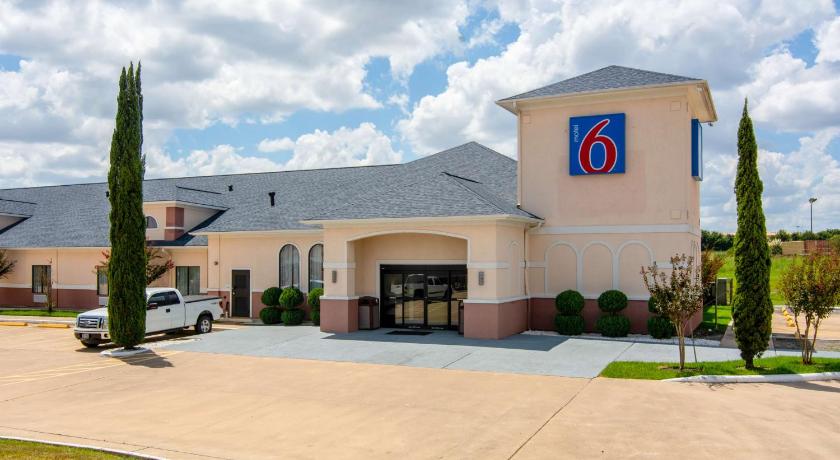 Motel 6-Brenham, TX