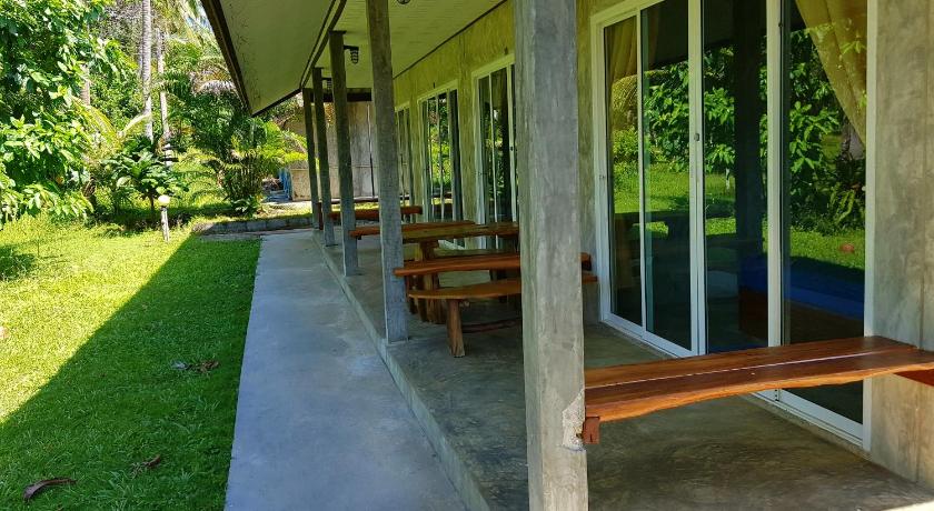 Image of Standard Twin Room with Garden View 7
