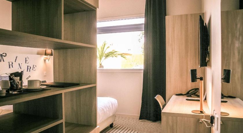 Image of 1 Queen Bed, Classic Room, Nonsmoking 3