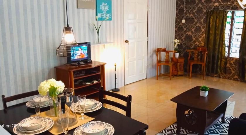 Rumah Tamu Azizah — Hotel in Mambang Di Awan