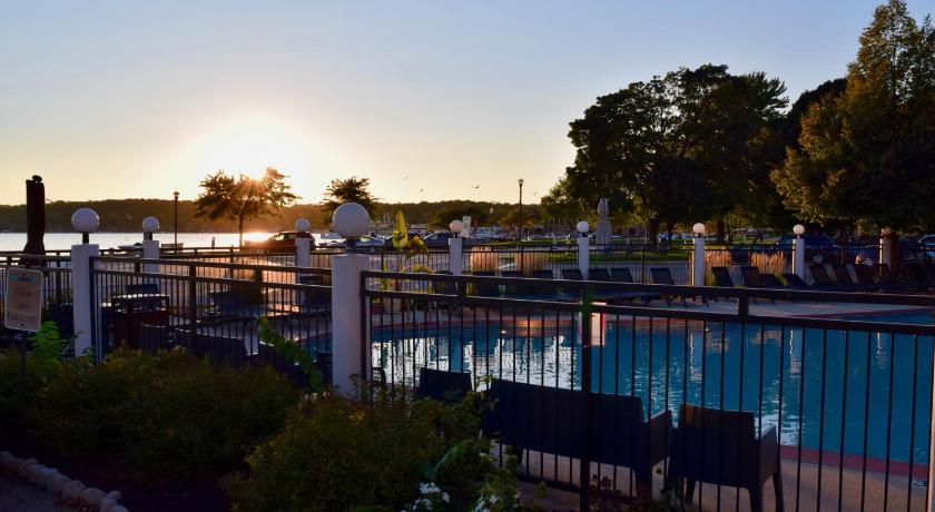 Harbor Shores on Lake Geneva Hotel