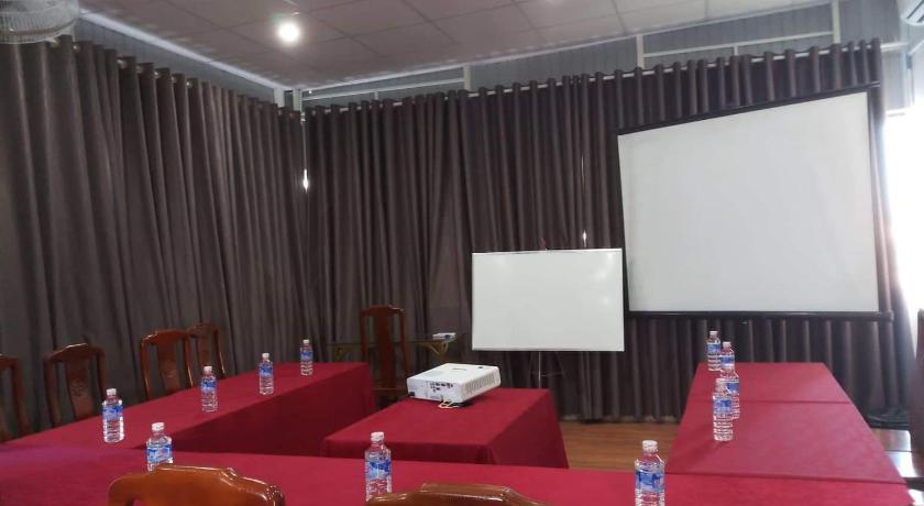 a room with a table, chairs and a projector, Yen Vy 04 Luxury hotel in Quy Nhon (Binh Dinh)