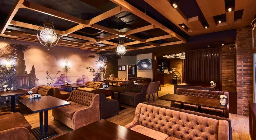 Light Hotel - main image