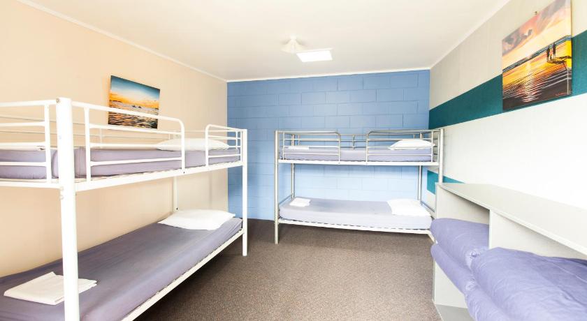 a small room with a bunk bed and a desk, Beachcomber Lodge & Backpacker in Kaitaia