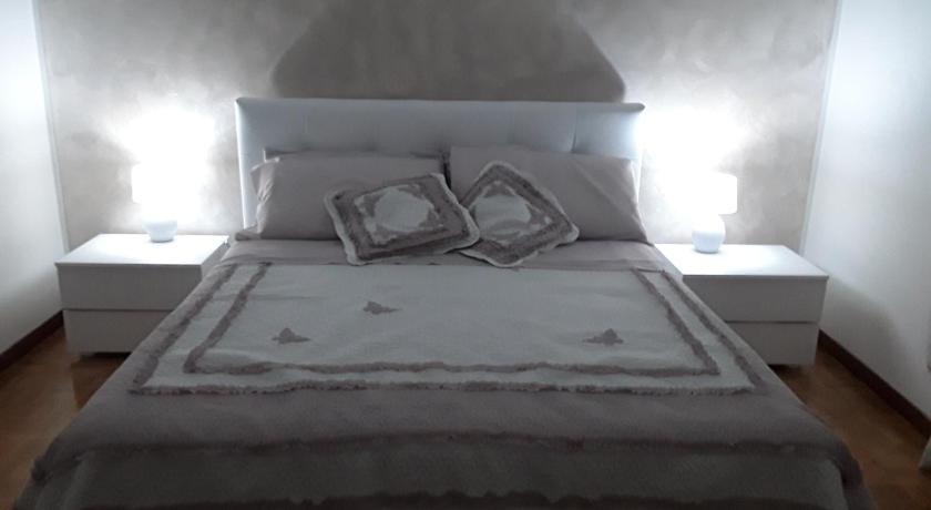 B&B LA ROSA GIALLA photo