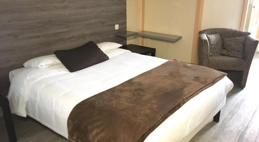 Aix Hotel photo