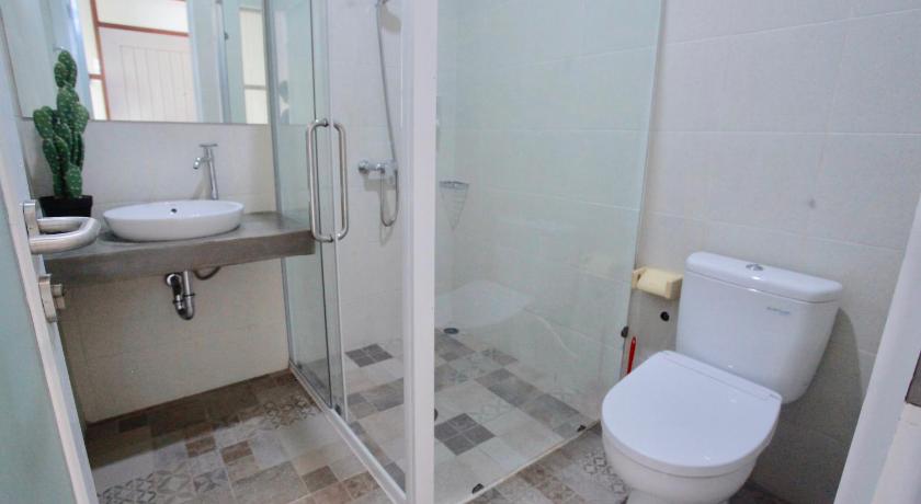 Beach Hut Hostel - image 33
