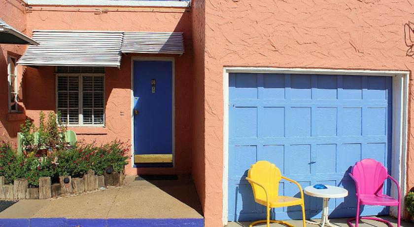 Blue Swallow Motel photo