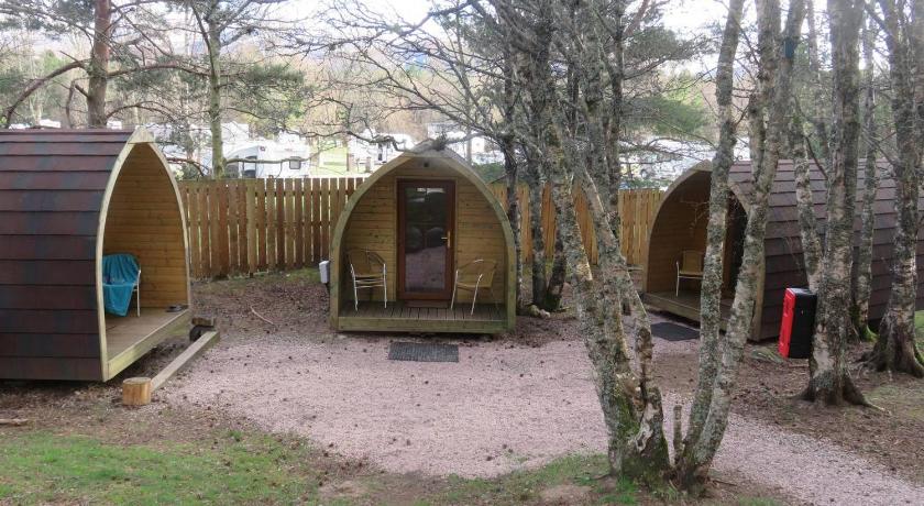 Pine Marten Bar Glenmore Pods — Hotel in Loch Morlich