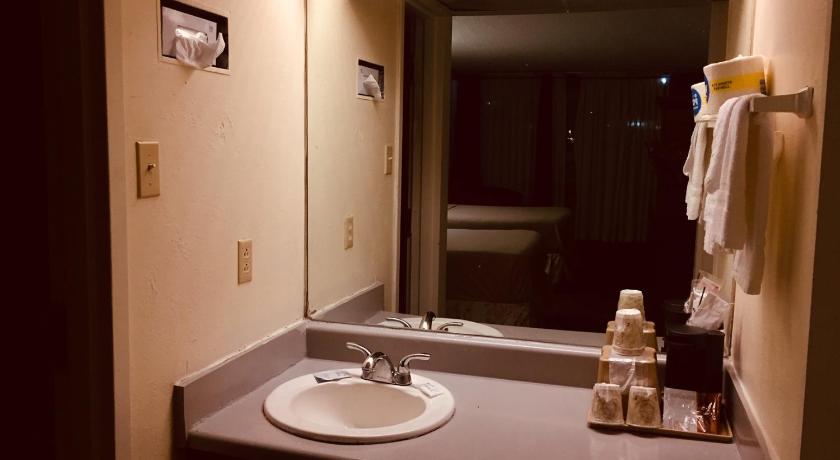 Cheshire Motor Inn photo