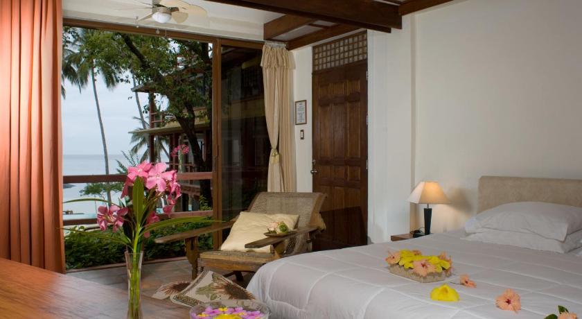 Image of Sea View with Balconette 0