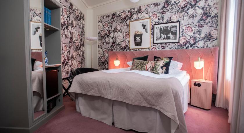Image of 1 Queen Bed, Nonsmoking, Standard 1